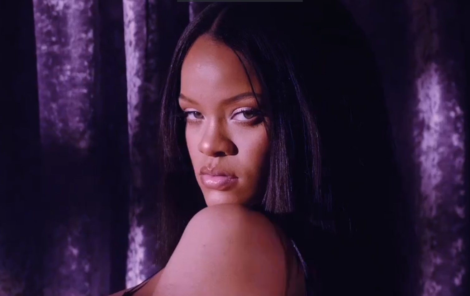 Rihanna no descuida sus negocios: Ahora lanza una línea sport de Savage x Fenty
